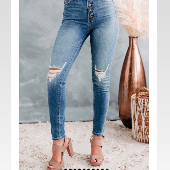 Nana Macs Sneak peek light distressed jeans size 9/29 - Picture 2 of 5